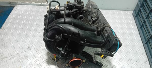 Galerie admisie Fiat Grande Punto 1.4 benzina cod motor 199A600 cod 0280611