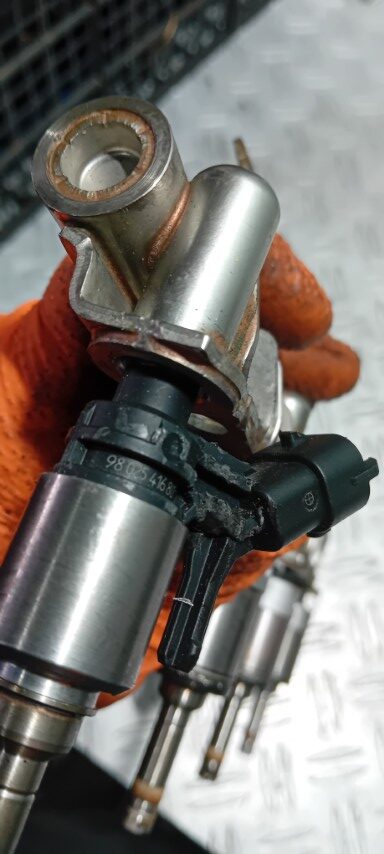 Rampa cu injectoare Peugeot 3008 1.6 THP 16v cod motor 5G01 cod 9802545280