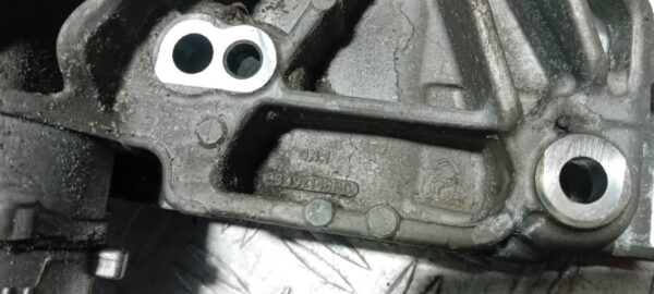 Suport alternator Citroen C4 Cactus 1.2 THP cod motor HN01 cod 9809714680