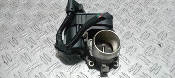 Clapeta acceleratie Citroen C4 Cactus 1.2 THP cod motor HN01 cod 9801942080