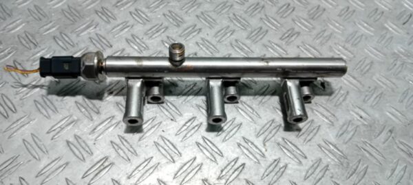 Rampa injectie cu senzor Citroen C4 Cactus 1.2 THP cod motor HN01 cod 9802438180 Rampa injectie cu senzor Citroen C4 Cactus 1.2 THP cod motor HN01 cod 9802438180