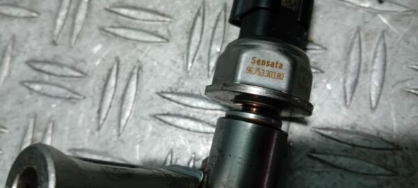 20260303_113551 Rampa injectie cu senzor Citroen C4 Cactus 1.2 THP cod motor HN01 cod 9802438180