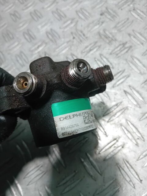 Rampa injectoare Dacia Sandero 1.5 DCI 2010 cod motor K9K792 cod 8200584034