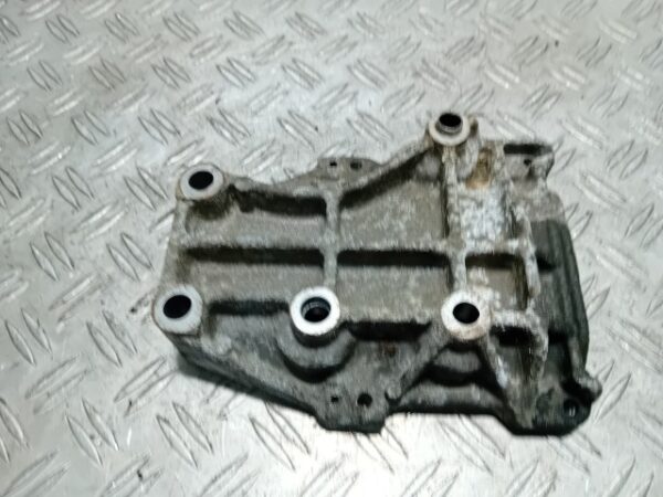Suport compresor Alfa Romeo 147 1.9 JTD 150 CP cod motor 937A5000 cod 60630789