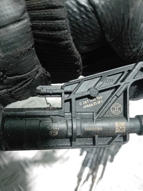 20260303_122140 Injector Bmw Seria 1 F20 1.5 benzina cod B38A15 cod 0261500140