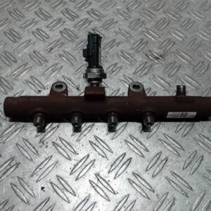 Rampa injectie Renault Scenic 3 1.5 dCi 106 cp cod motor K9K 832 cod 8200815617 Rampa injectie Renault Scenic 3 1.5 dCi 106 cp cod motor K9K 832 cod 8200815617