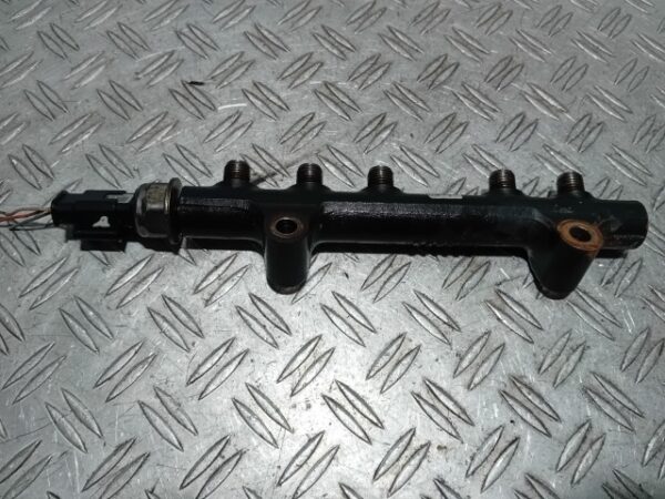 Rampa injectie Peugeot 5008 1.6 HDi cod motor 9H05 cod 9684753080