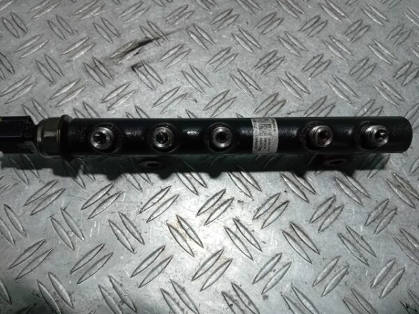 Rampa injectie Peugeot 5008 1.6 HDi cod motor 9H05 cod 9684753080