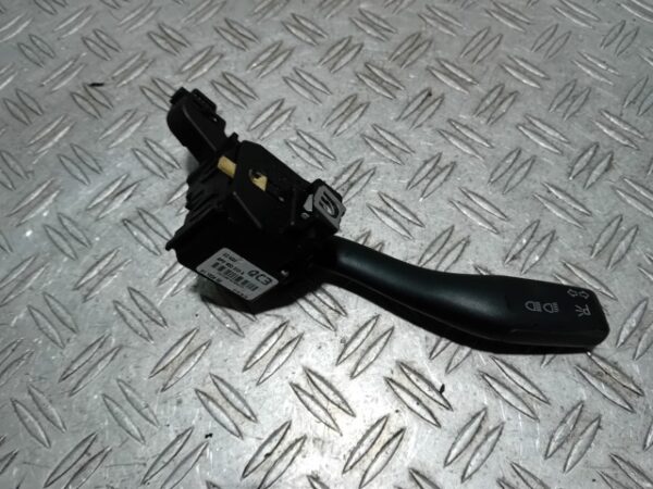 Maneta semnalizare Audi A3 8P 2006 cod 8P0953513A