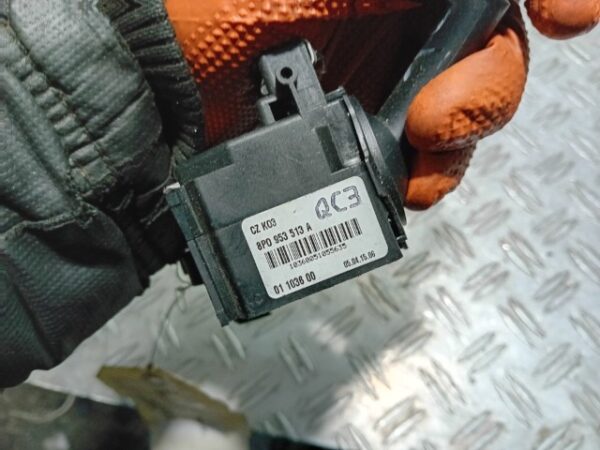 Maneta semnalizare Audi A3 8P 2006 cod 8P0953513A