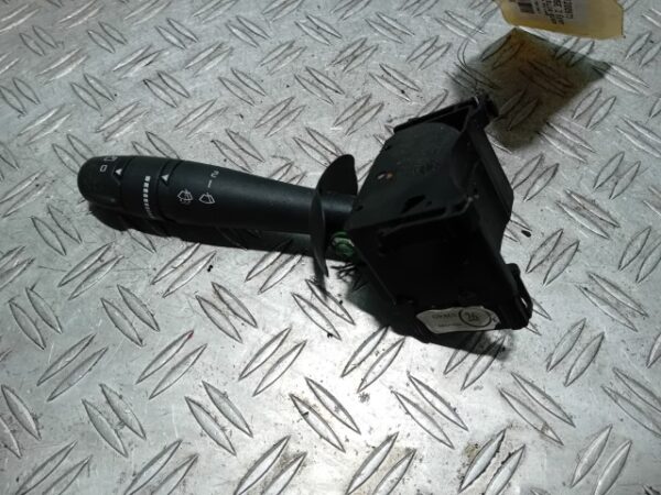 Maneta stergator Renault Twingo cod 8201193544
