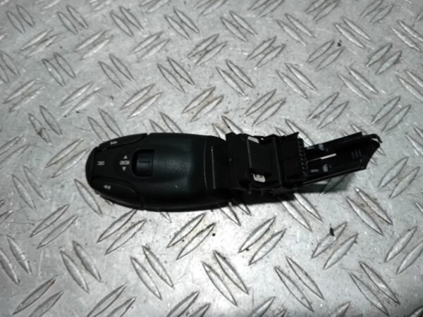Maneta comanda radio Peugeot cod 9641796480