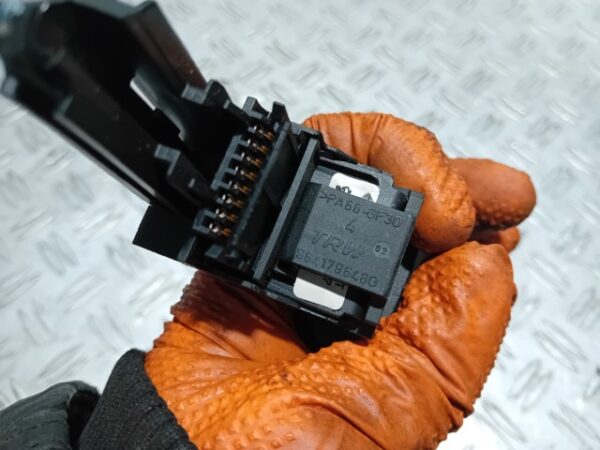 Maneta comanda radio Peugeot cod 9641796480