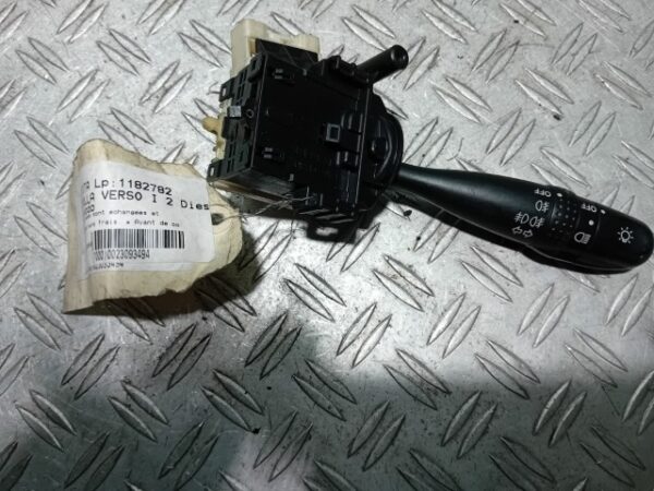 20260303_164514 Maneta semnalizare Toyota Corolla Verso