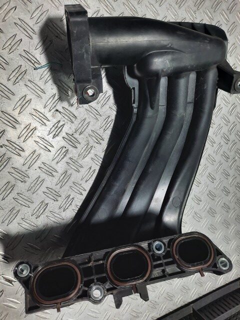 Galerie admisie Nissan Micra 1.2 benzina cod motor HR12