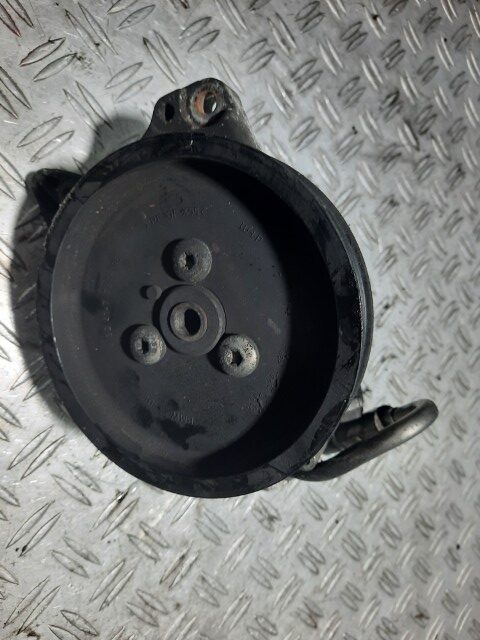 Pompa servo BMW Seria 5 E60 3.0 diesel cod motor M57D30 Euro 4 cod piesa 678148603