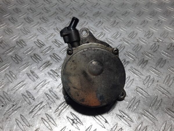 Pompa vacuum BMW Seria 5 E60 3.0 diesel cod motor M57D30 Euro 4 cod piesa 779123204