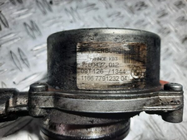 Pompa vacuum BMW Seria 5 E60 3.0 diesel cod motor M57D30 Euro 4 cod piesa 779123204