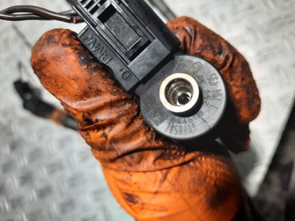 Injector BMW Seria 5 E60 3.0 diesel cod motor M57D30 Euro 4 cod piesa 7794435