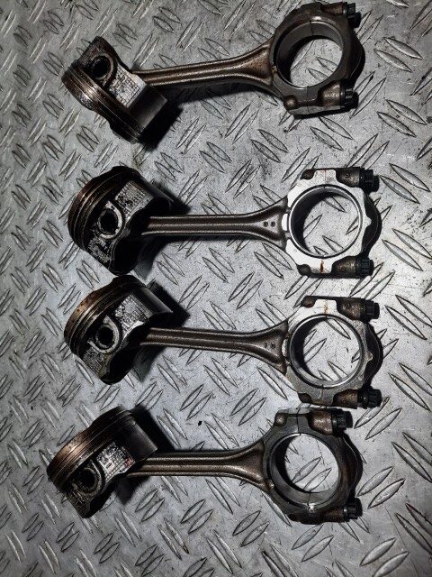 Piston cu biela Toyota Yaris 3 1.33 Dual VVT-i Euro 5 cod motor 1NRFE