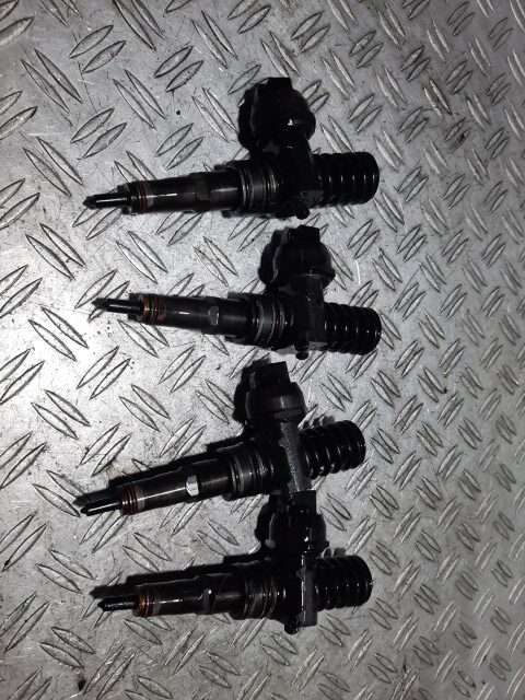 Injector Volkswagen Sharan cod motor AUY EURO 3 cod piesa 038130073AK