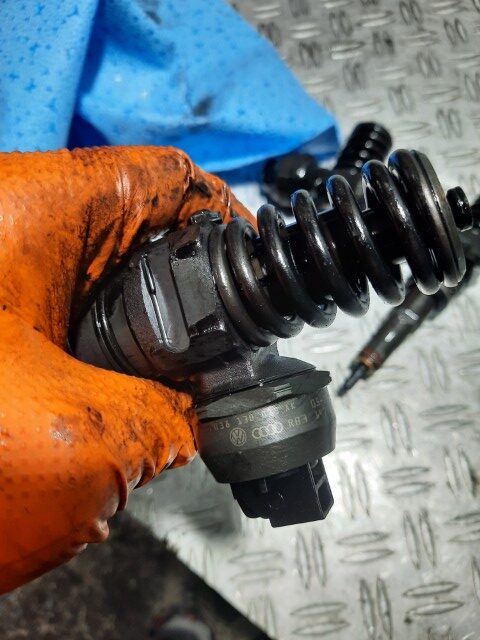 Injector Volkswagen Sharan cod motor AUY EURO 3 cod piesa 038130073AK