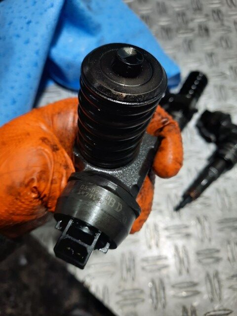 Injector Volkswagen Sharan cod motor AUY EURO 3 cod piesa 038130073AK