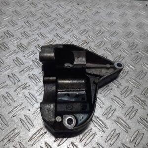 Suport pompa servo BMW X3 E83 2.0 diesel cod motor M47T EURO 4 cod piesa 7794455