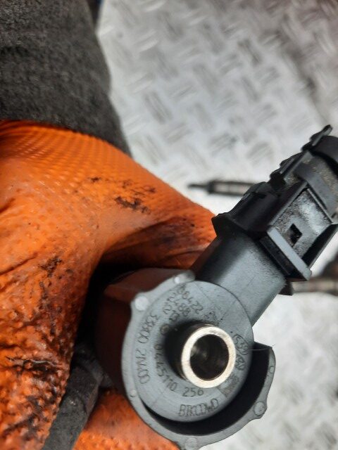 20260401_134412-1.jpg Injector Hyundai Accent 1.5 CRDi cod motor D4FA cod piesa 33800-2A400