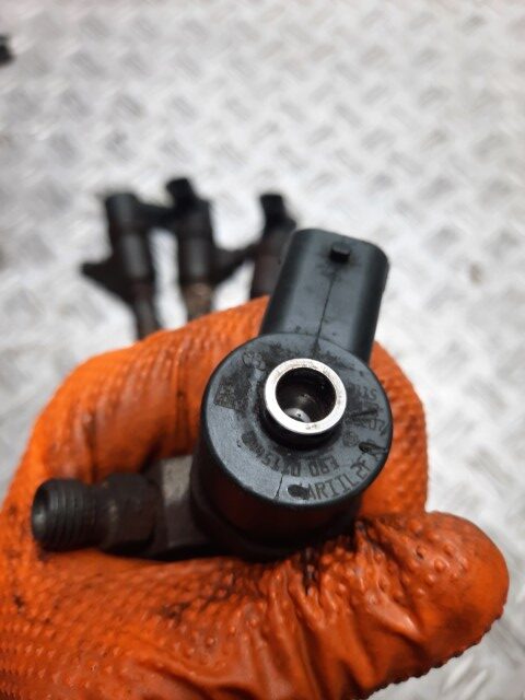 Injector Fiat Punto II 1.3 Multijet  cod motor 188A8000 cod piesa 0445110083