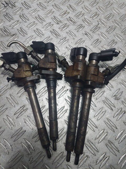 Injector Peugeot 407 2.0 HDi  cod motor RHR cod piesa 9657144580