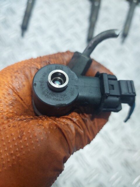 Injector Honda Civic 2.2 i-CTDi Injectie Solenoid / Turbo Vacuum cod motor N22A2 cod piesa 0445110296