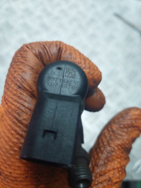 Injector Ford Mondeo MK4 2.0 TDCi  cod motor QXWA cod piesa 9657144580