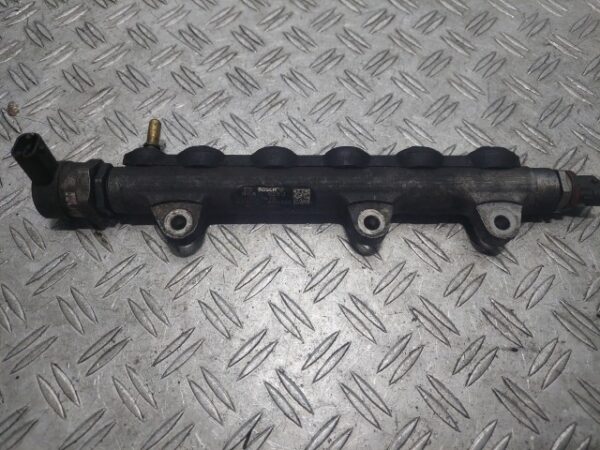 Rampa injectoare cu senzor Renault Laguna 3 2.0 dCi cod motor M9R832 cod piesa 8200610223