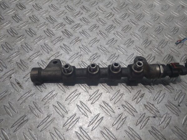 Rampa injectoare cu senzor Opel Insignia A 2.0 CDTI cod motor A20DTH cod piesa 55576177