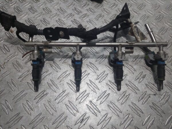 Rampa cu injectoare Opel Astra J 1.6 16V VVT /5 cod motor A16XER cod piesa 55573667