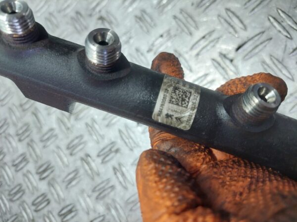 Rampa injectie cu senzor Peugeot 308 1.6 HDi 115 CP cod motor 9H05 cod piesa 9684753080