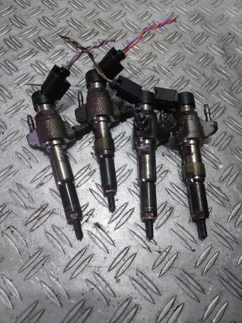 Injector Peugeot 308 1.6 HDi 115 CP cod motor 9H05 cod piesa 9802448680