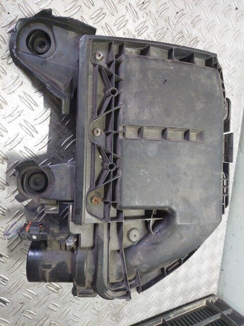 Carcasa filtru aer Peugeot 308 1.6 HDi 115 CP cod motor 9H05 cod piesa 9673061080