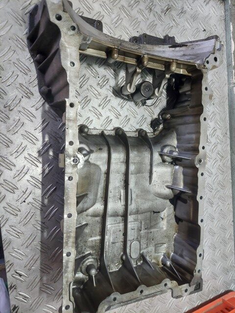 Baie ulei Mercedes E-Class W212 3.0 diesel V6 BlueTEC cod motor OM642.852 cod piesa R6420142602