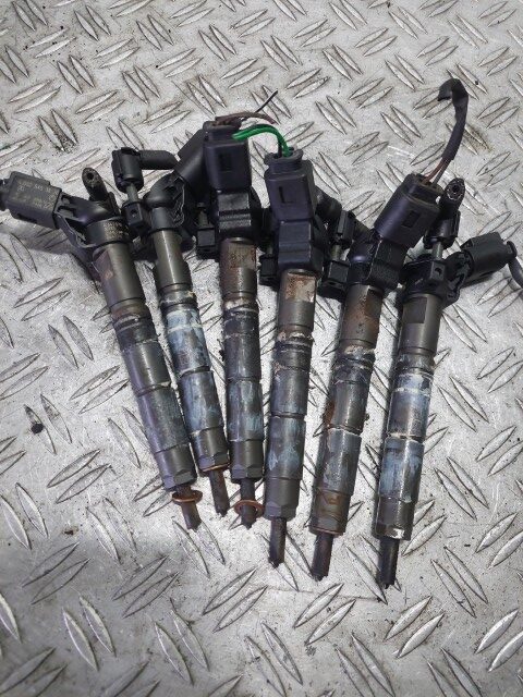 Injector Mercedes E-Class W212 3.0 diesel V6 BlueTEC cod motor OM642.852 cod piesa A6420701187