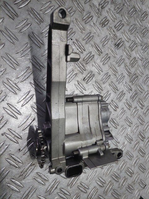 Pompa ulei Mercedes E-Class W212 3.0 diesel V6 BlueTEC cod motor OM642.852 cod piesa A6421810547
