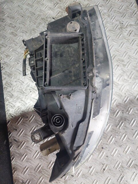 Far stanga BMW Seria 1 E87 cod piesa 7249651