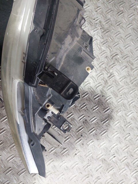 Far stanga uk BMW Seria 1 E87 cod piesa 7263641