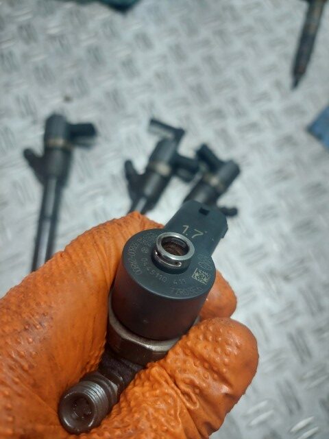 Injector Kia Optima 1.7 CRDi cod motor D4FD cod piesa 0445110411