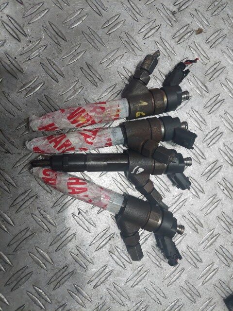 Injector Iveco Daily 2.8 HDI cod motor 810.43S cod piesa 0445120002