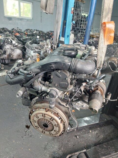 Motor fara anexe Volkswagen Passat (3B3) 1.9 TDI 130 Cp an 2002 cod AWX Motor fara anexe Volkswagen Passat (3B3) 1.9 TDI 130 Cp an 2002 cod AWX