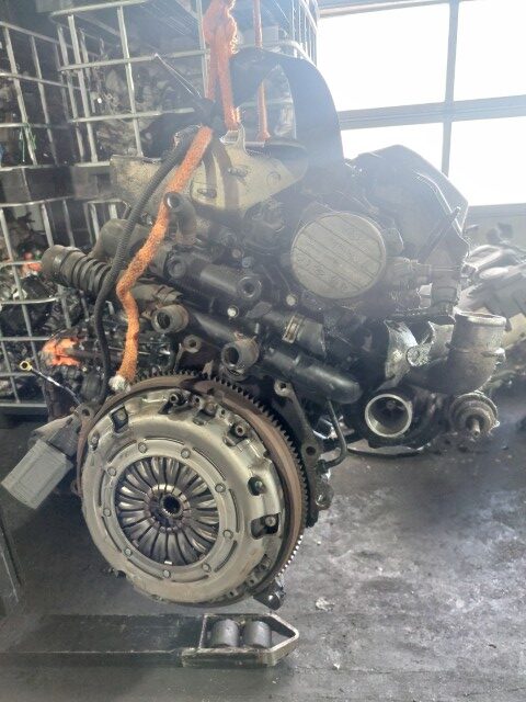 Motor fara anexe Renault Trafic 2.5 DCI an 2006 cod G9UB730 G9U730