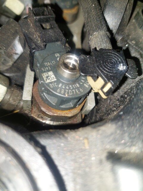 Injector 2.0 TDI 150 cp Volkswagen Passat B8 133000 KM cod 04L130277AC 0445110469