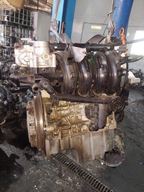 Motor fara anexe Volkswagen Golf 5 1.4 benzina cod BCA